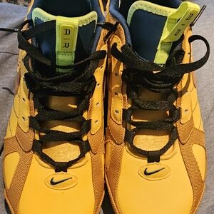 Nike Adult Yellow Rnning Sneakers! Brand NEW- SIZE 9-Never Worn